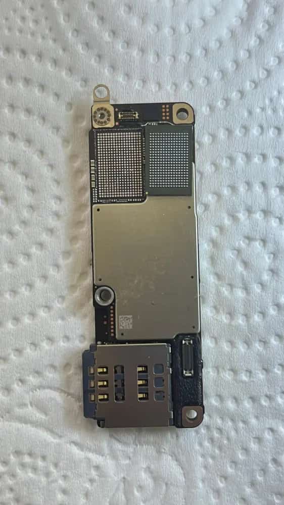 iPhone  — 17.04.2025