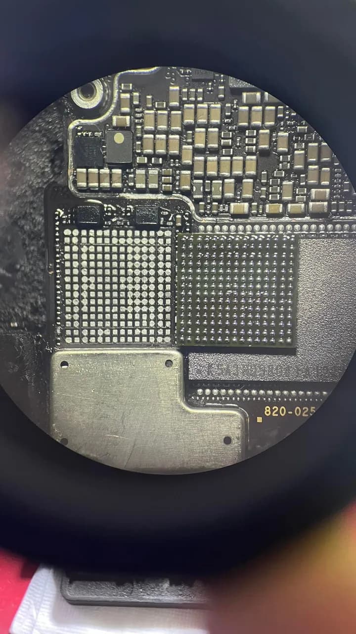 iPhone 14 Pro (2022) A2890 — tezgâh fotoğrafı 3