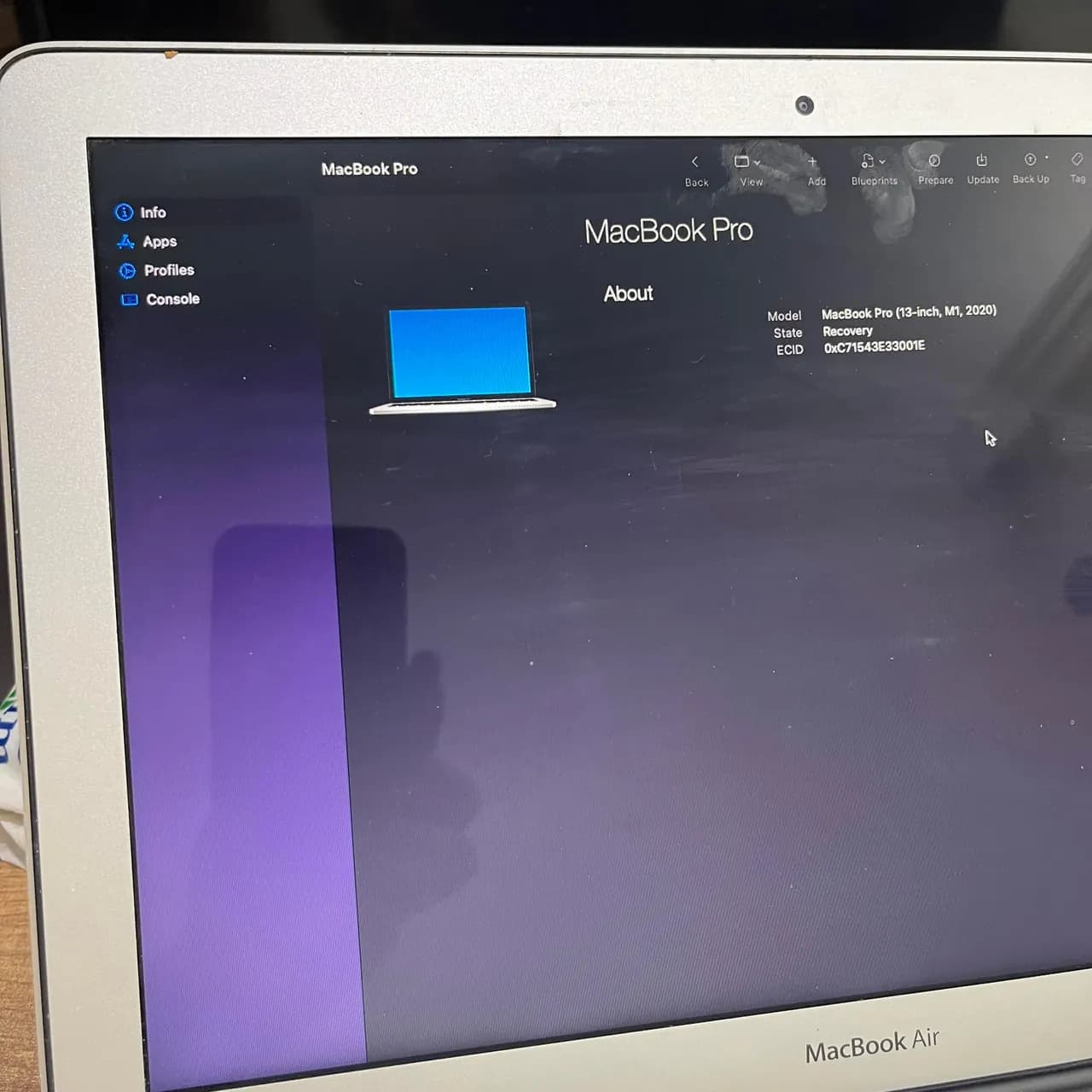 MacBook Pro 13" (Apple M1 / M2, 2020–2022) A2338 — tezgâh fotoğrafı 2