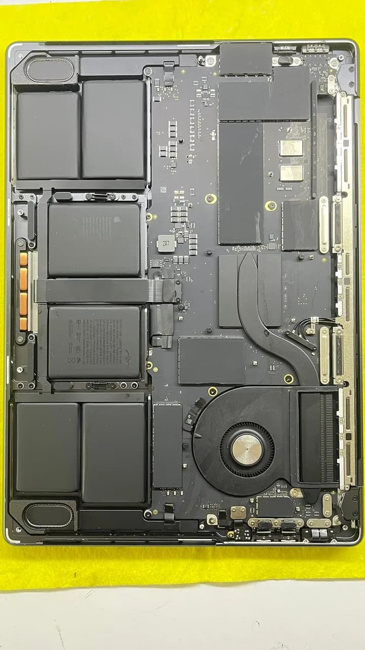 MacBook Pro 14" (Apple M4, 2024) A3112 — tezgâh fotoğrafı 1