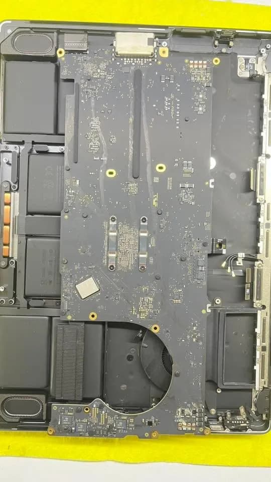 MacBook Pro 14" (Apple M4, 2024) A3112 — tezgâh fotoğrafı 2