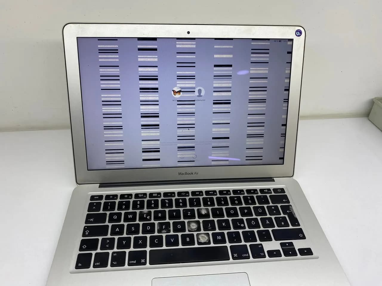 MacBook Air 13" (2010–2011) A1369 — tezgâh fotoğrafı 1