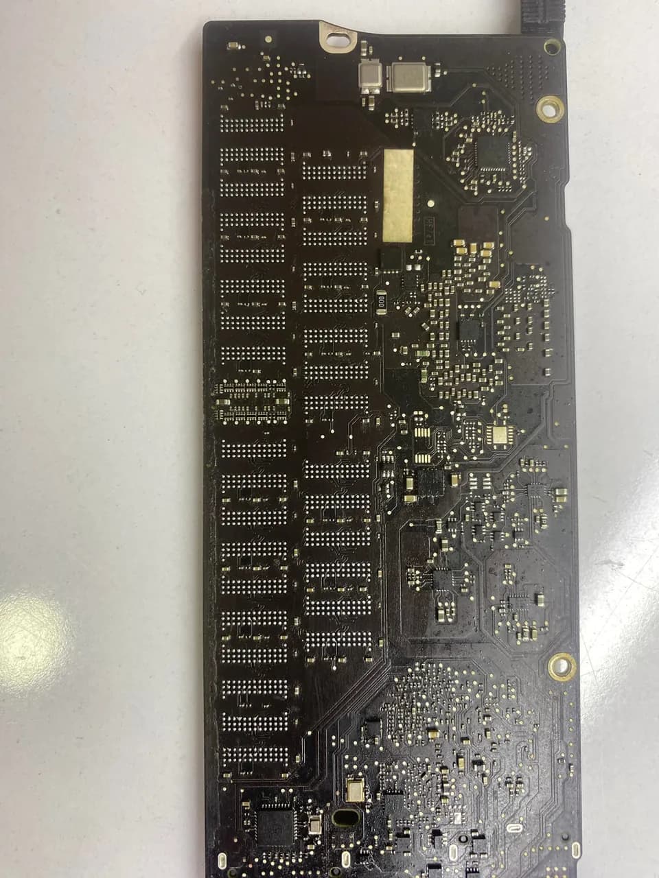 MacBook Air 13" (2010–2011) A1369 — tezgâh fotoğrafı 2