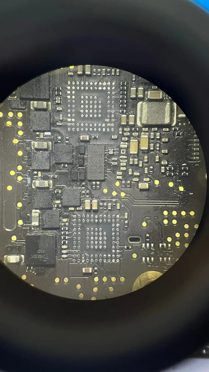 MacBook Air 13" (Intel Core 8. nesil + T2, 2018–2019) A1932 — tezgâh fotoğrafı 1