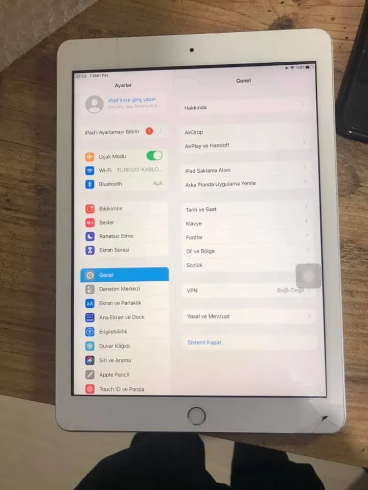 iPad (6. nesil, 2018) A1893 — tezgâh fotoğrafı 3