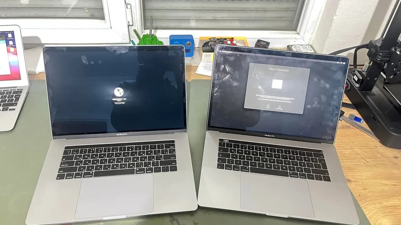 MacBook Pro 15" (Intel Core 8./9. nesil + T2, 2018–2019) A1990 — tezgâh fotoğrafı 1