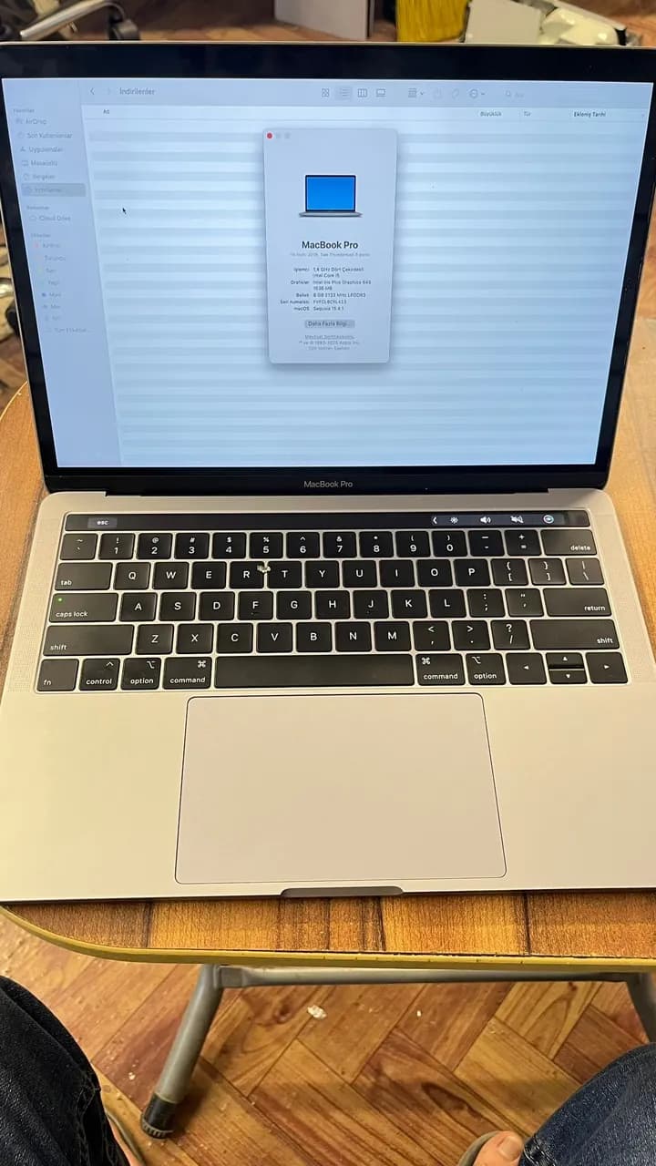 MacBook Pro 13" (Intel Core 8. nesil + T2, 2019) A2159 — tezgâh fotoğrafı 4