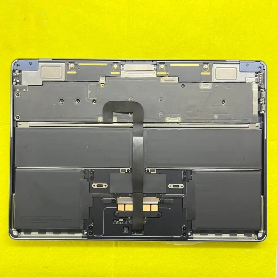 MacBook Air 13,6" (Apple M2, 2022) A2681 — tezgâh fotoğrafı 2