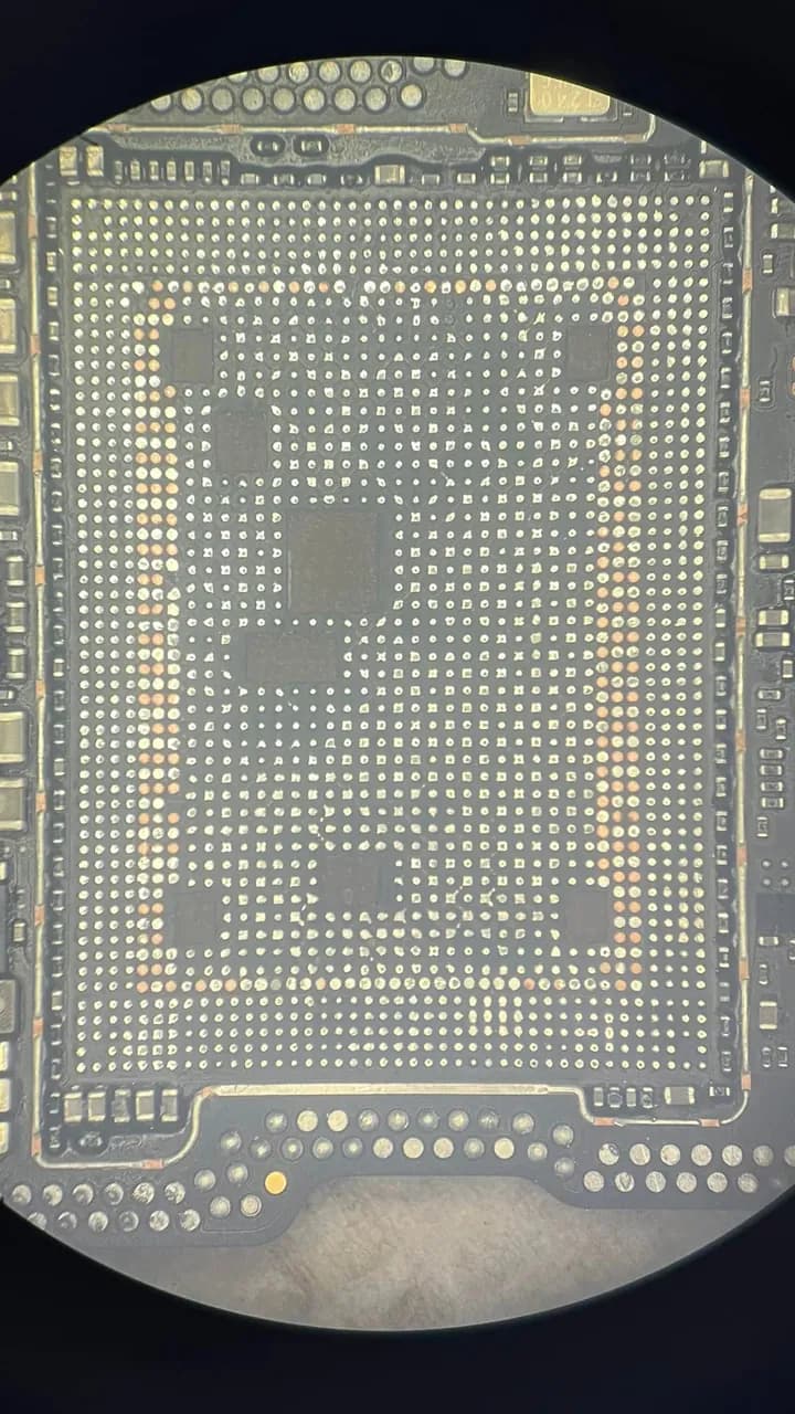 iPhone 14 Pro (2022) A2890 — tezgâh fotoğrafı 3