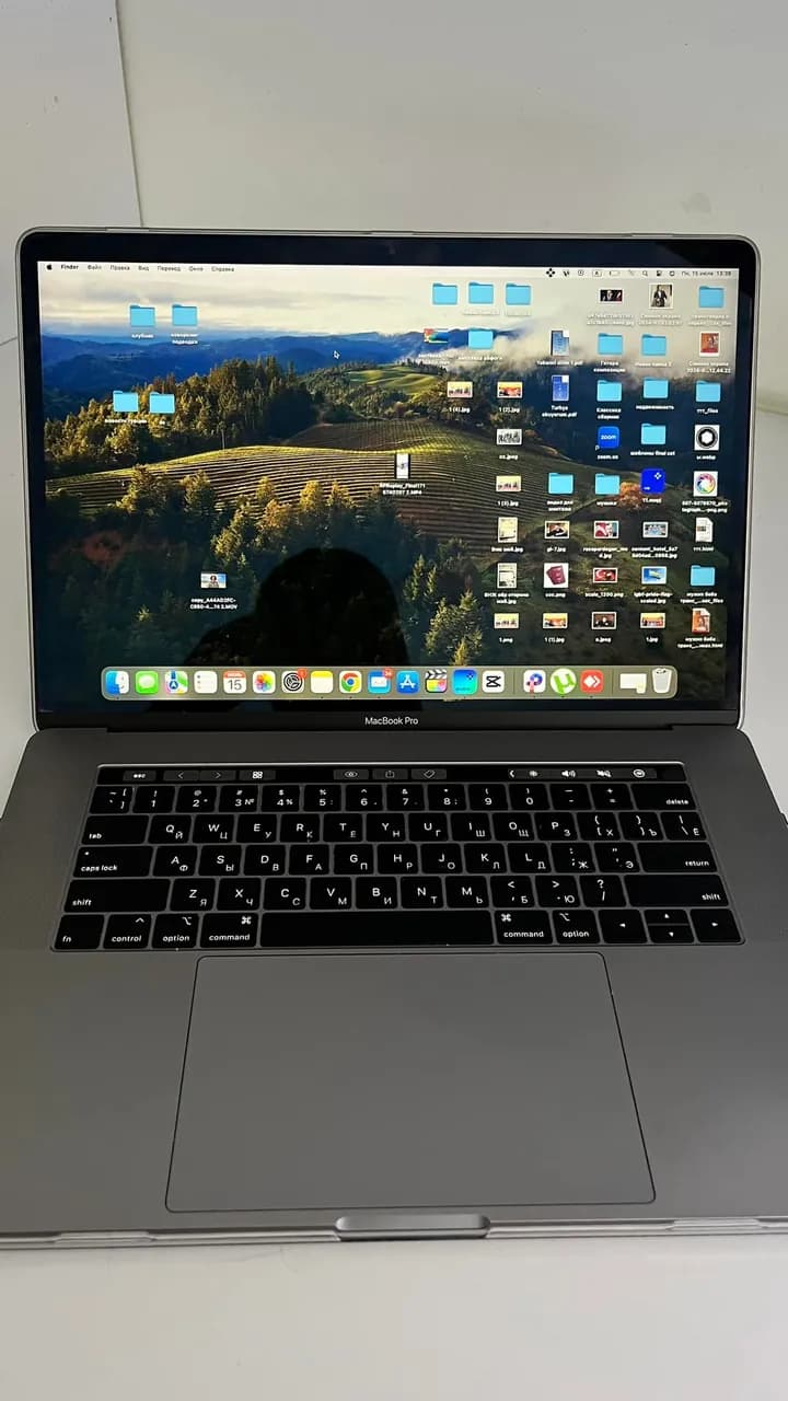 MacBook Pro 15" (Intel Core 8./9. nesil + T2, 2018–2019) A1990 — tezgâh fotoğrafı 4