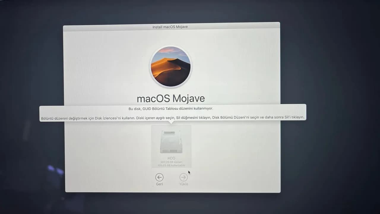 MacBook Pro 15" (Intel Core 8./9. nesil + T2, 2018–2019) A1990 — tezgâh fotoğrafı 3