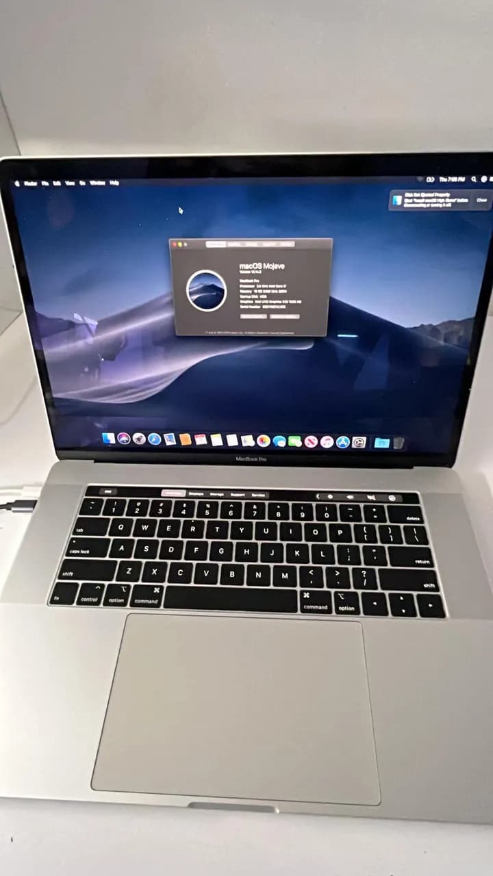 MacBook Pro 15" (Intel Core 8./9. nesil + T2, 2018–2019) A1990 — tezgâh fotoğrafı 4